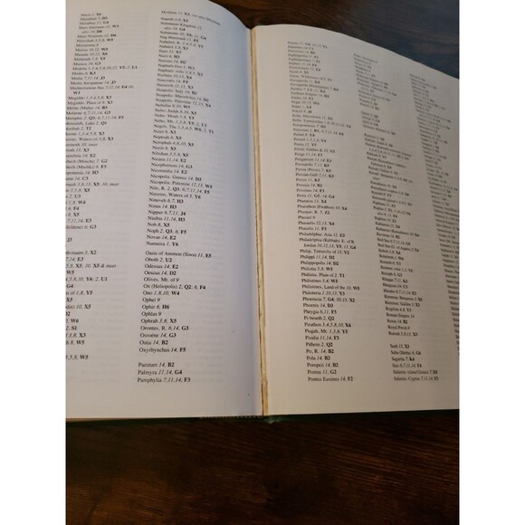 The Catholic Study Bible New American Bible 1990 Oxford Press Hardcover Vintage - Picture 11 of 13